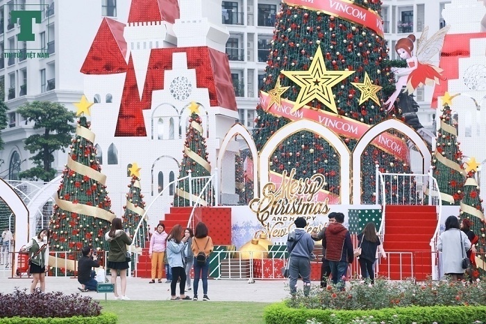 Christmas and New Year outing ideas in hanoi mall
